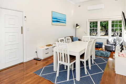 Normanville, Large Historic Three Bedroom Home - Accommodation Gladstone 3
