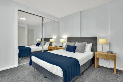 North Sydney Large Two Bedroom MIL2302 - Accommodation Gladstone 1