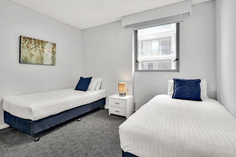 North Sydney Large Two Bedroom MIL2302 - Accommodation Gladstone 2