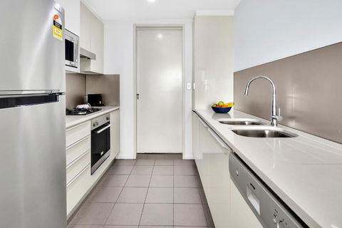 North Sydney Large Two Bedroom MIL2302 - Accommodation Gladstone 3