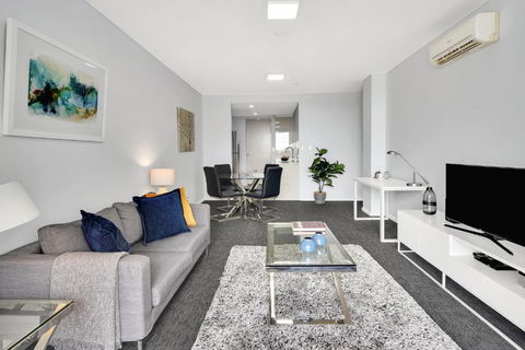 North Sydney Large Two Bedroom MIL2252402 - Accommodation Gladstone 0