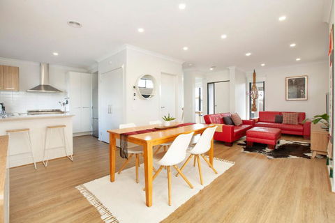 Northside Townhouse Geelong - Accommodation Gladstone 0