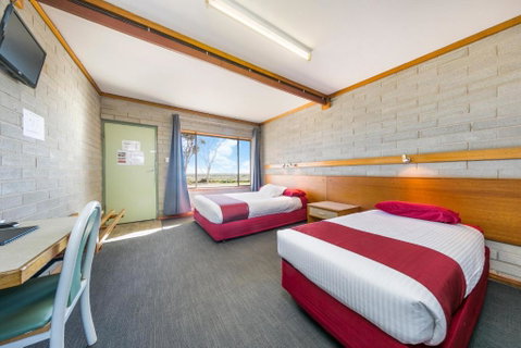 Nullarbor Roadhouse - Accommodation Gladstone 1