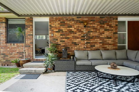 Oak Retreat Bliss By The Beach - Accommodation Gladstone 0