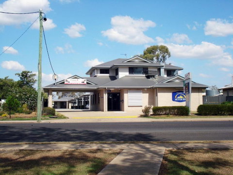 Oakey Motor Inn - Accommodation Gladstone 0