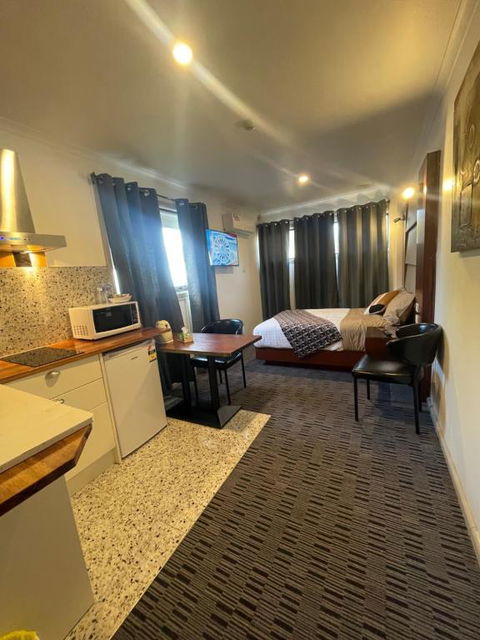 Oakleigh House - Accommodation Gladstone 3