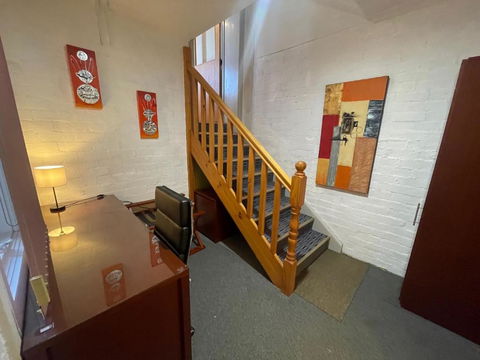 Oakleigh House - Accommodation Gladstone 2