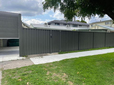 Oakleigh Private Unit - Accommodation Gladstone 2
