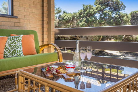 Ocean Close - Spacious Beach House - Accommodation Gladstone 3