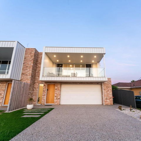 Ocean Pearl, Entire Home On The Esplanade - Accommodation Gladstone 0