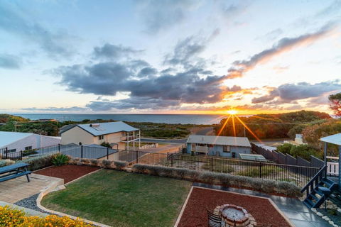Ocean View Retreat - Best View In Town - Accommodation Gladstone 0