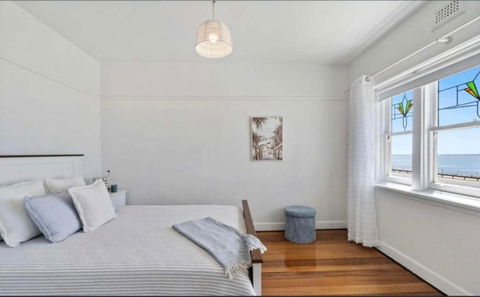 Ocean Views & City Convenience Perfect Getaway - Accommodation Gladstone 3