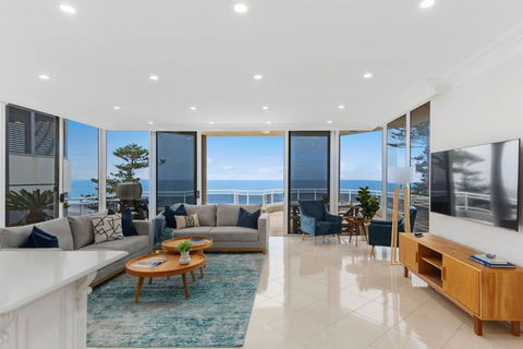 Ocean Vista Escape - A Lofty Beachfront Penthouse - Accommodation Gladstone 0