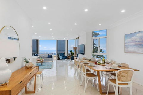 Ocean Vista Escape - A Lofty Beachfront Penthouse - Accommodation Gladstone 2