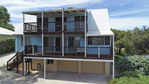 Ocean Vista Large Modern Home With Ocean Views - Accommodation Gladstone 1