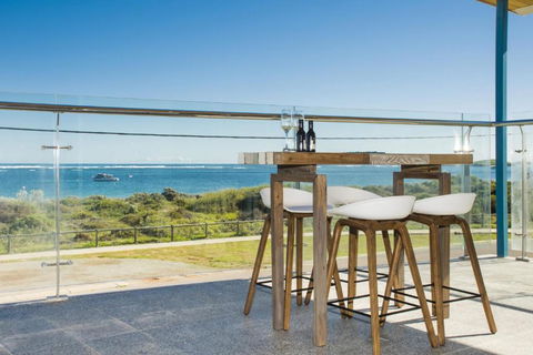 Oceans View - Luxury Apartment With Ocean Views - Accommodation Gladstone 1