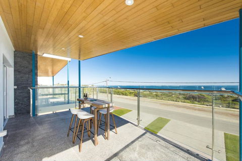 Oceans View - Luxury Apartment With Ocean Views - Accommodation Gladstone 2