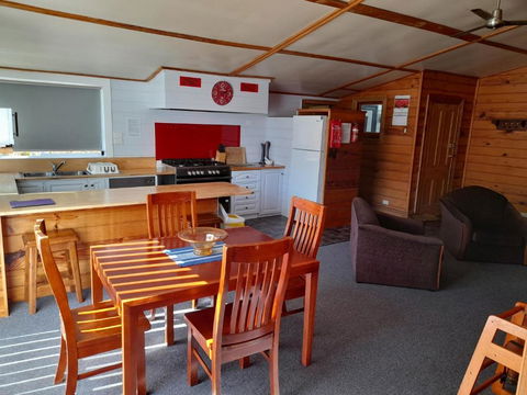 Old School Rocky Cape Guesthouse - Accommodation Gladstone 3