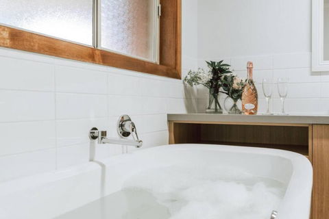 Olinda Rise Retreat House Fire Bathtub And Brekky - Accommodation Gladstone 2