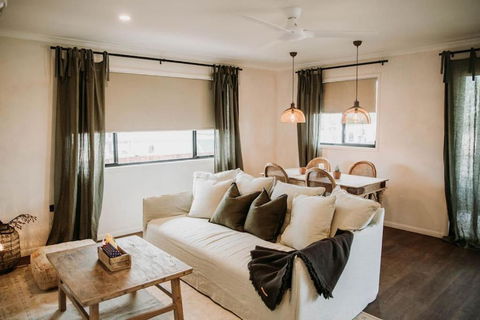 Olive Grove Winton - Accommodation Gladstone 0