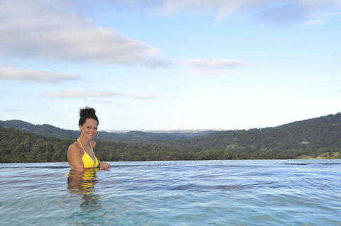 On Eagle Wings Mountain Retreat & Spa - Accommodation Gladstone 2