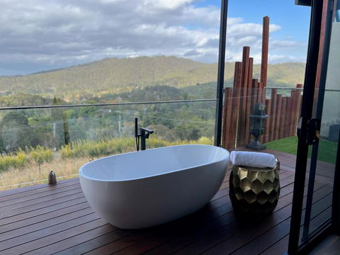 On Eagle Wings Mountain Retreat & Spa - Accommodation Gladstone 0