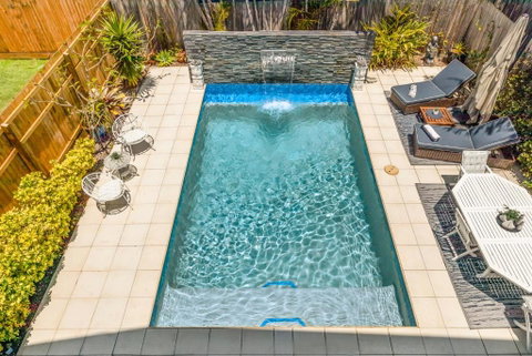 On Esplanade Own Flat & Pool, Manly Cafe Precinct - Accommodation Gladstone 2