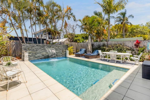 On Esplanade Own Flat & Pool, Manly Cafe Precinct - Accommodation Gladstone 0