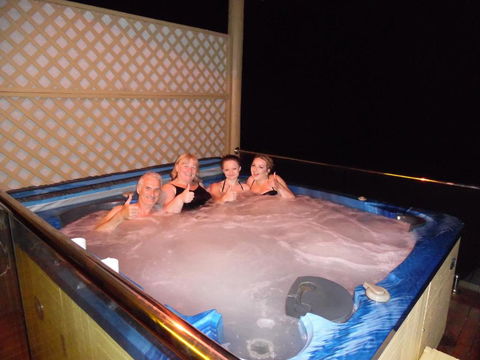 On The Deck @ Shark Bay - Accommodation Gladstone 2