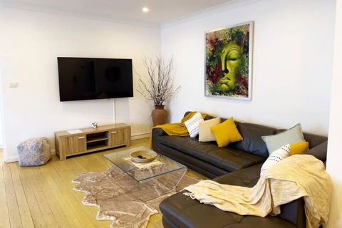 On The Esplanade - Close To Beach & Cronulla Mall With Aircon - Accommodation Gladstone 1