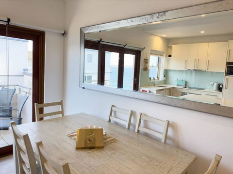 On The Esplanade - Close To Beach & Cronulla Mall With Aircon - Accommodation Gladstone 2