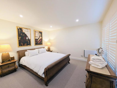 ONE Luxury Apartment - Accommodation Gladstone 2