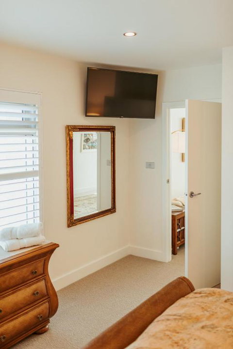 ONE Luxury Apartment - Accommodation Gladstone 3
