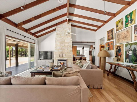 Orchard Homestead Countryside Retreat - Accommodation Gladstone 0