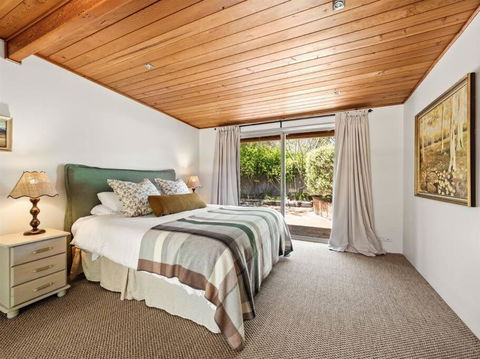Orchard Homestead Countryside Retreat - Accommodation Gladstone 1