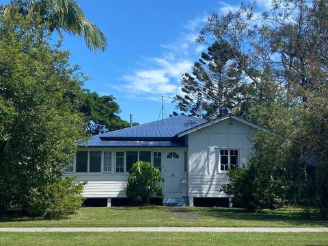 Original Surf Cottage In Heart Of Pottsville Beach - Accommodation Gladstone 0
