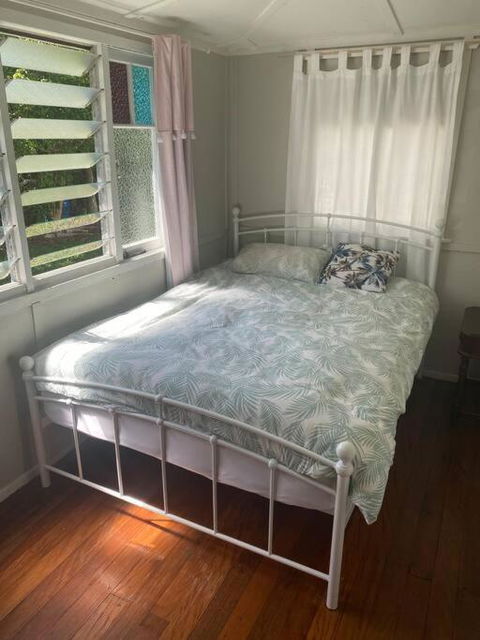 Original Surf Cottage In Heart Of Pottsville Beach - Accommodation Gladstone 2