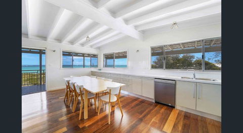 Ospreys View - Relaxed Coastal Vibe - Accommodation Gladstone 3