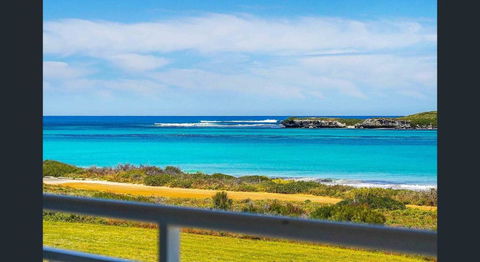 Ospreys View - Relaxed Coastal Vibe - Accommodation Gladstone 2