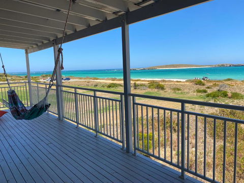 Ospreys View - Relaxed Coastal Vibe - Accommodation Gladstone 1
