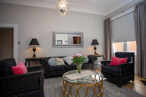 Oxbridge- Period Home In Central Goulburn - Accommodation Gladstone 0