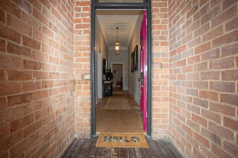 Oxbridge- Period Home In Central Goulburn - Accommodation Gladstone 2