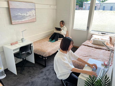Ozi Village Cardigan - Accommodation Gladstone 0