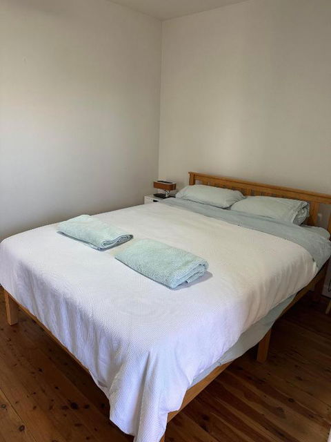 One Bedroom CBD Unit, Walk To Beaches & Cafes - Accommodation Gladstone 1