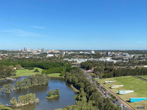 Parkside & City View In Sydney Olympic Park - Accommodation Gladstone 1
