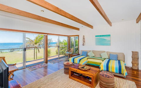 Pacifica House - Accommodation Gladstone 0