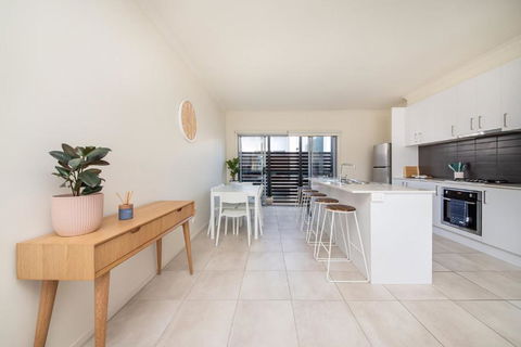 Page Seven By Property Mums - Accommodation Gladstone 1
