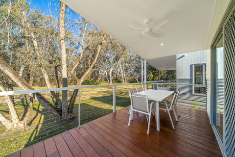 Painters Island Holiday Park - Accommodation Gladstone 1
