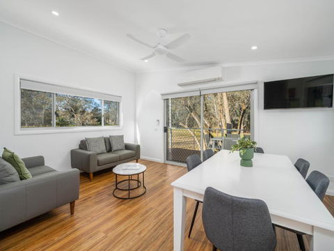 Painters Island Holiday Park - Accommodation Gladstone 3