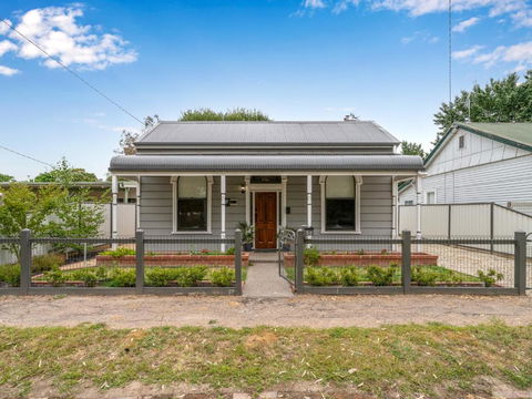 Palm Cottage - Accommodation Gladstone 0